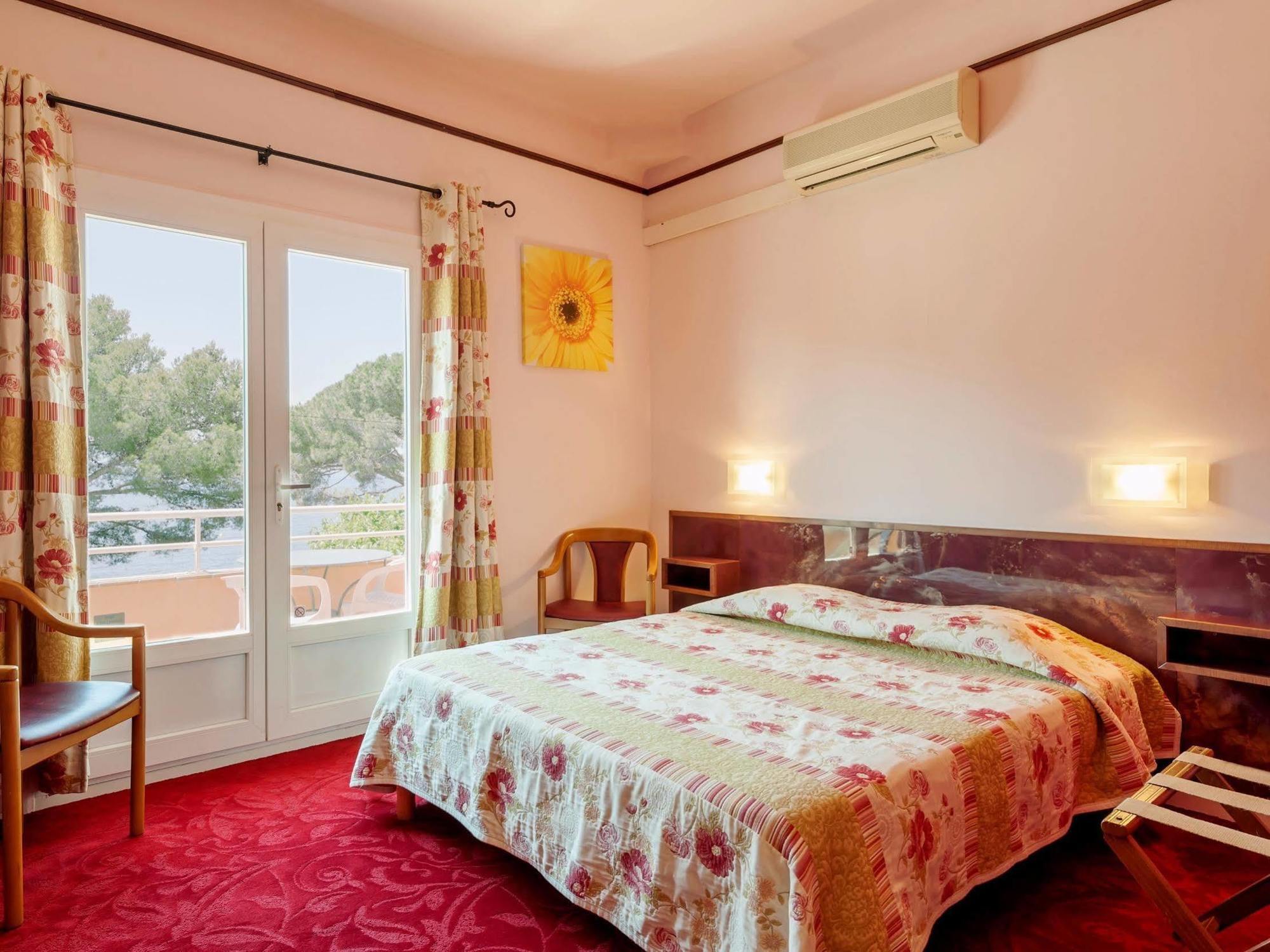 Logis Hotel Le Provencal Les Issambres Buitenkant foto