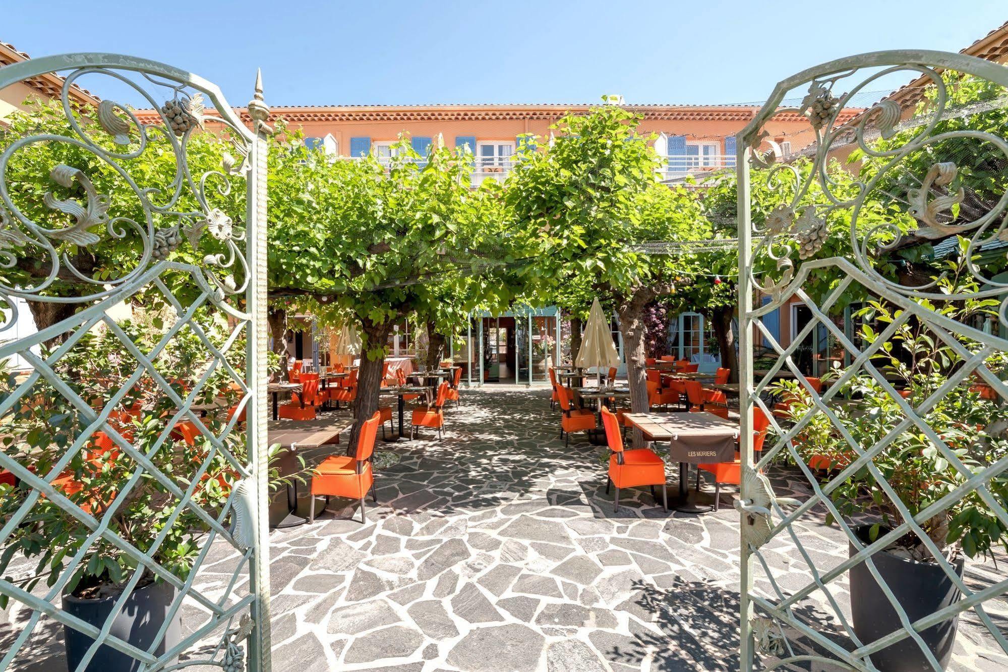 Logis Hotel Le Provencal Les Issambres Buitenkant foto