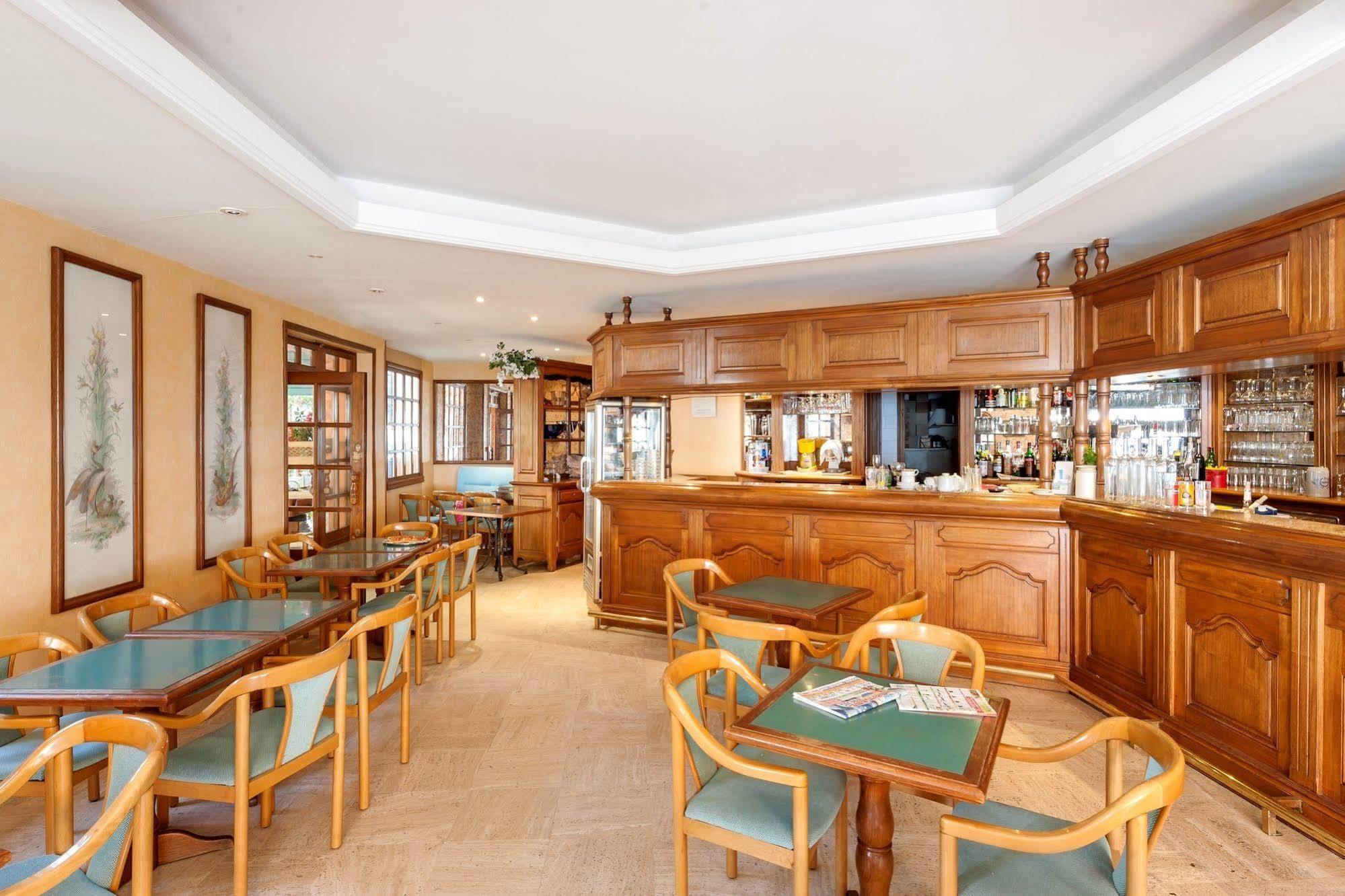 Logis Hotel Le Provencal Les Issambres Buitenkant foto