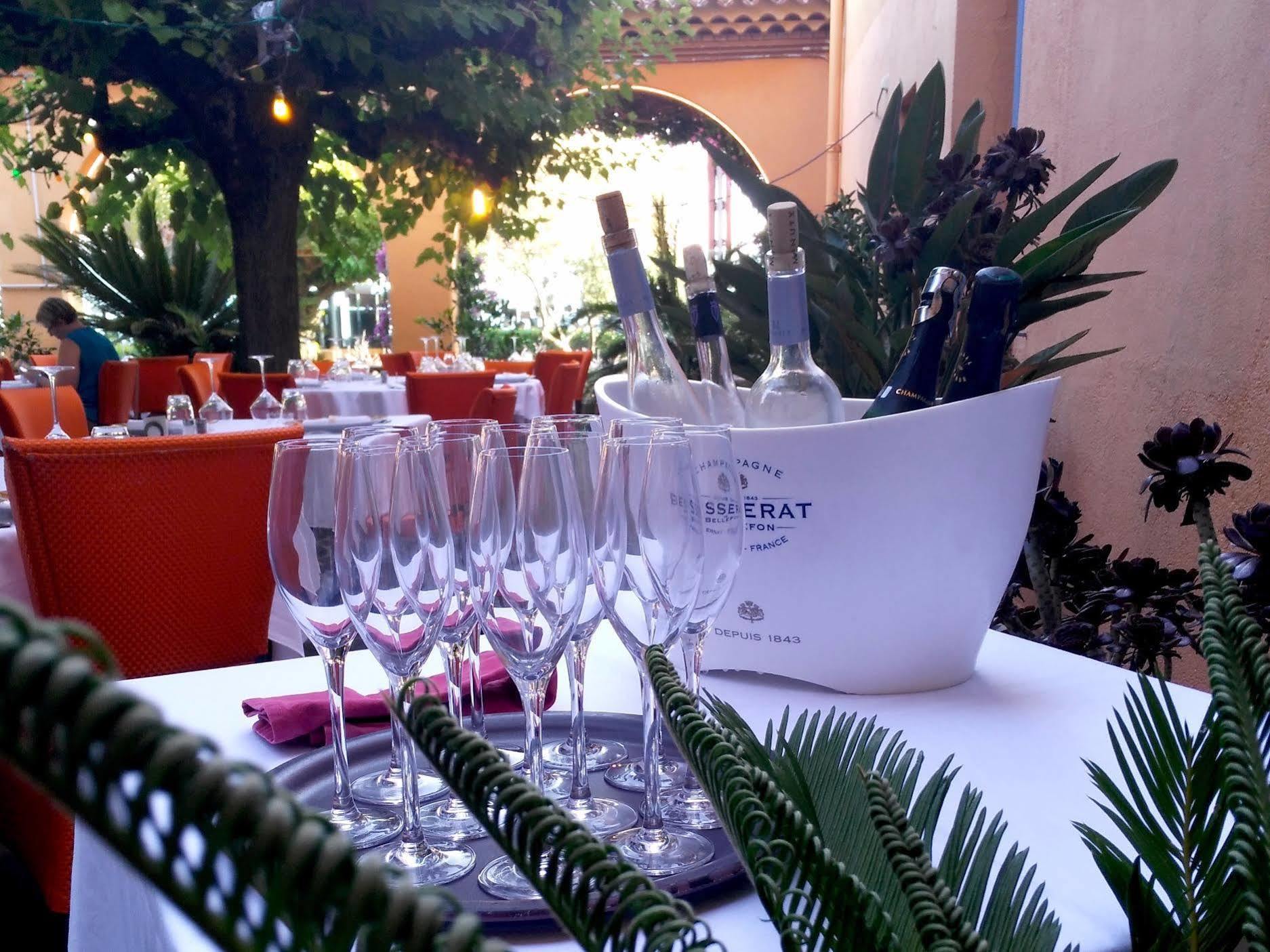 Logis Hotel Le Provencal Les Issambres Buitenkant foto
